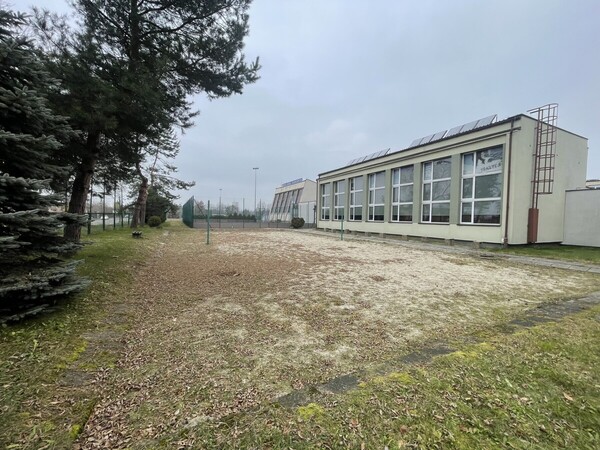 Boisko sportowe  w Zespole Szkół Technicznych w Wodzisławiu Śląskim
