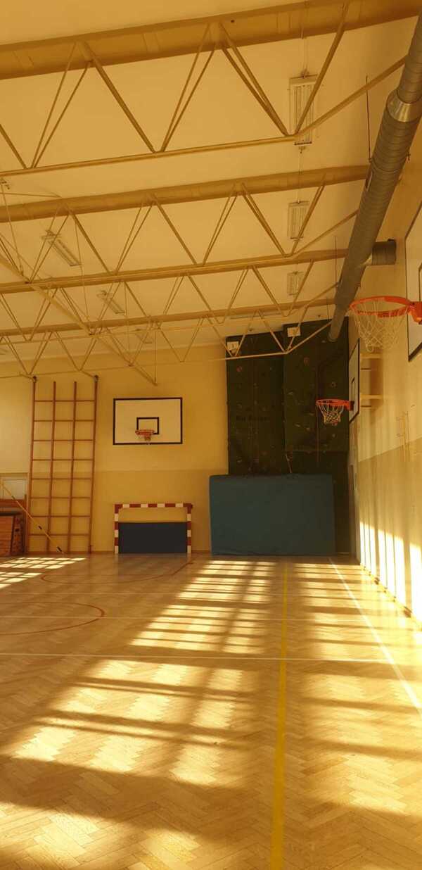 Sala gimnastyczna przy Szkole Podstawowej im. Jana Brzechwy w Kobiórze