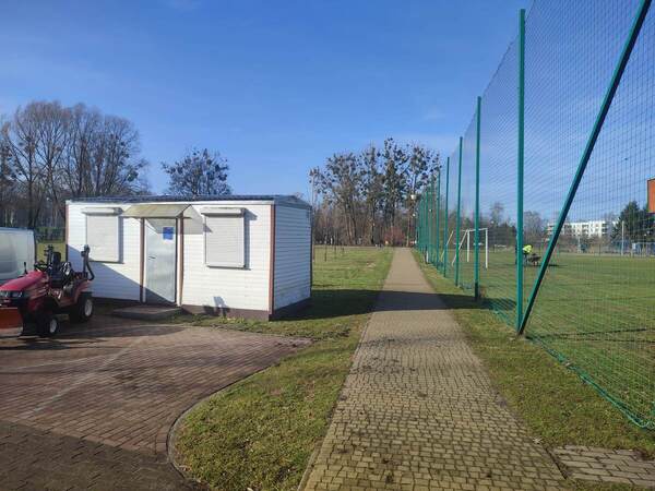 Kontenery  z szatniami, węzłami sanitarnymi, magazynkiem