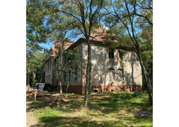 Budynek Starej Szkoły w Kopicach