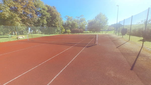 Kort tenisowy znajdujący się na terenie Akademickiego Centrum Współpracy Transgranicznej