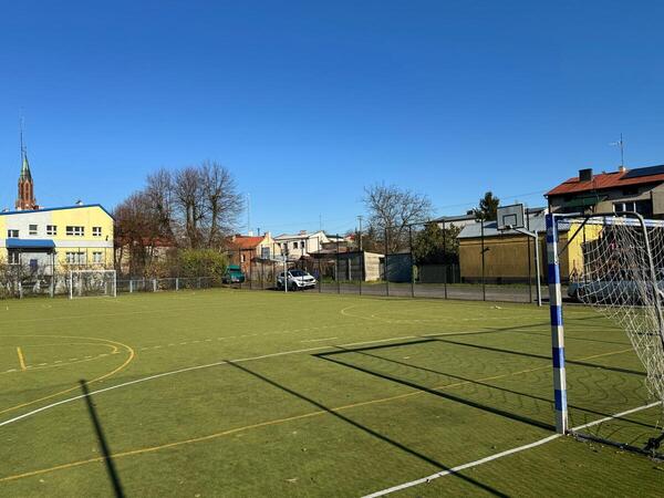 Wielofunkcyjne boisko sportowo-treningowe przy Częstochowskiej 24 w Osjakowie
