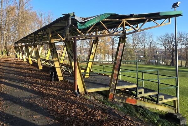 Trybuny w obiekcie sportowym w Gnojniku