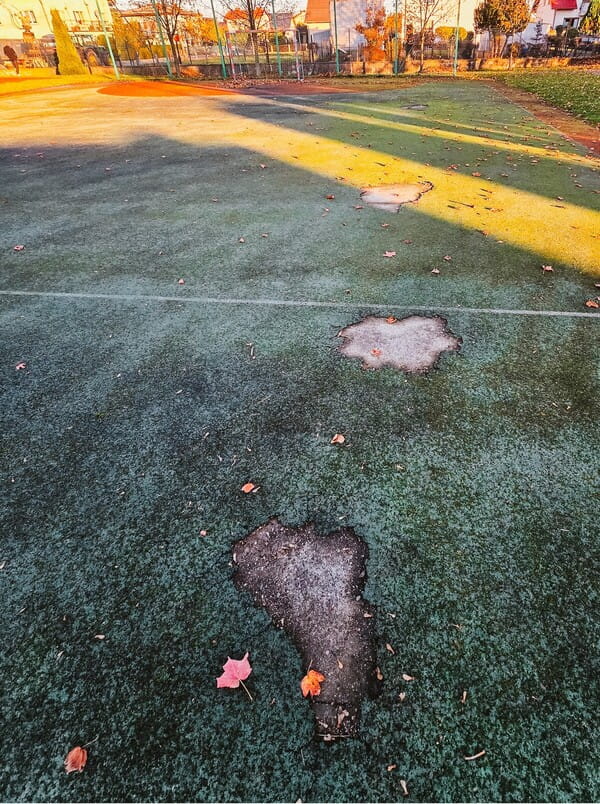 Boisko wielofunkcyjne przy Szkole Podstawowej w Mrzezinie