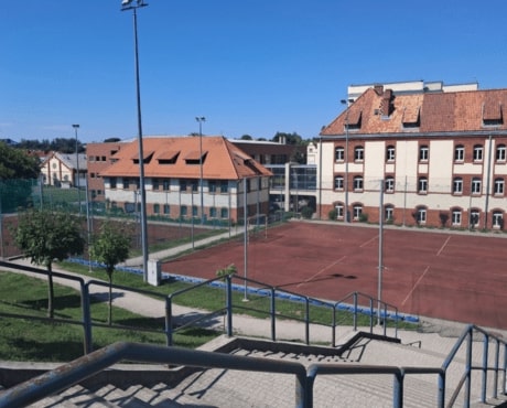 Piłkochwyty w obrębie kompleksu boisk szkolnych